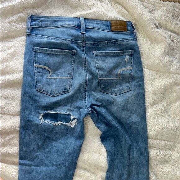 American Eagle Outfitters Women's Blue Distressed Jeans size 2 hi-rise - Picture 7 of 8